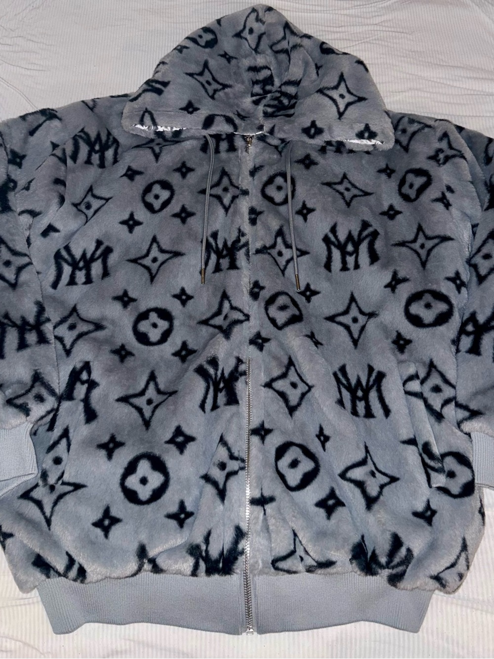 Men's Gray Plush Zip-Up Hoodie Sweater - Treated Logo Pattern